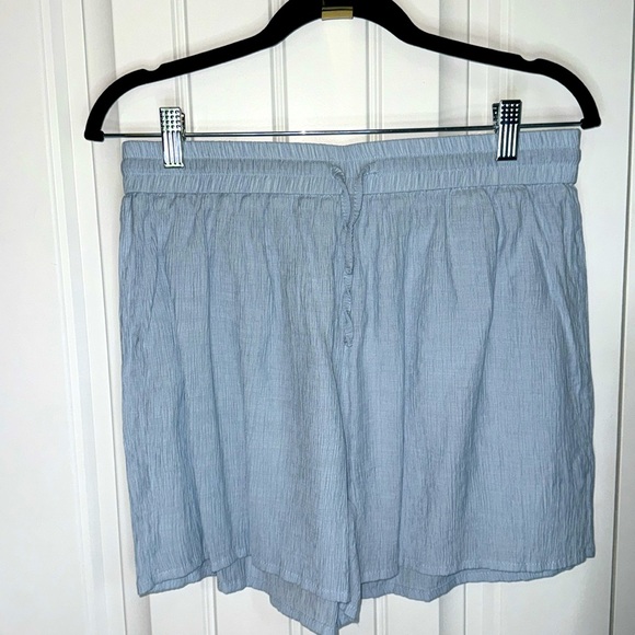 New Gorgeous matching 2pc Short Set - Picture 4 of 7